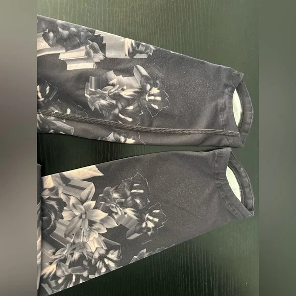Nike Grey Floral and Blue Leggings - Picture 5 of 12